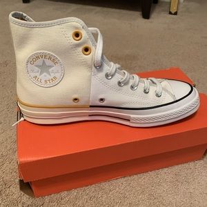 Womans 9.5 CONVERSE SUNBLOCKED CHUCK 70 HIGH